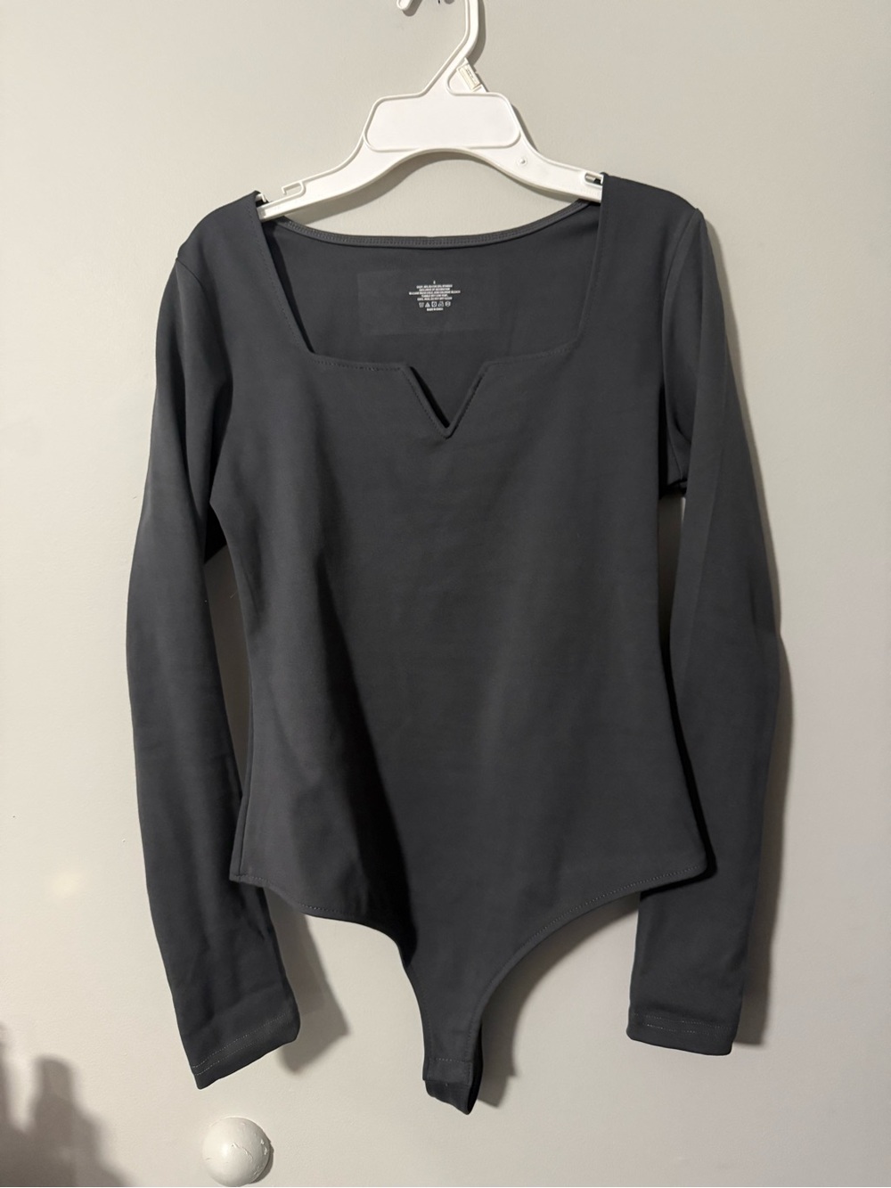 NWOT SAUNGKUAI Women's Notch V Neck Long Sleeve Square Neck Thong Bodysuit